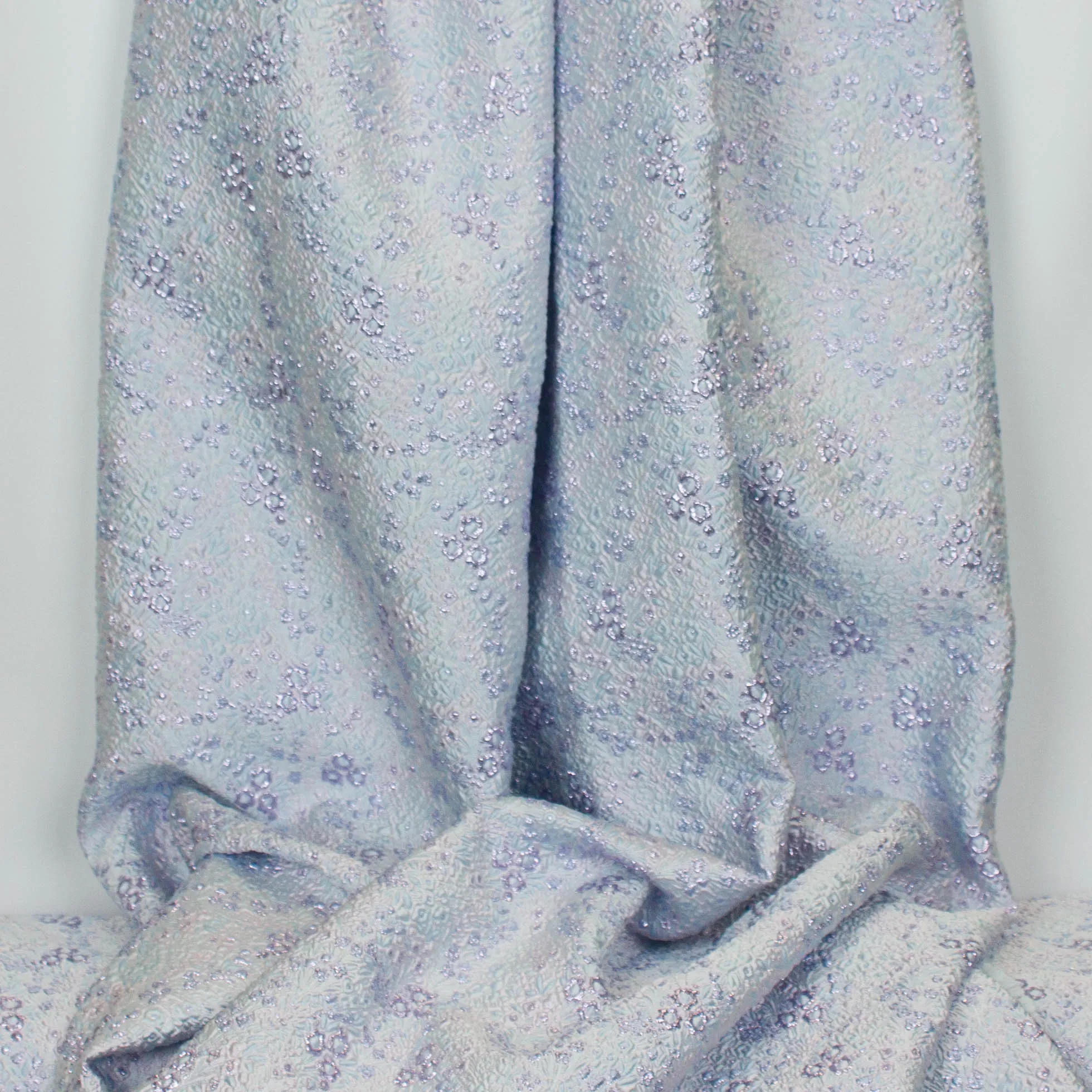 Lichtblauwe Italiaanse jacquard, bloemetjes met glitter - Lorré